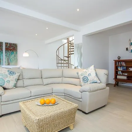 فيلة Puerto Del Carmen Sleeps 8 Pool Wifi بويرتو ذيل كارمين