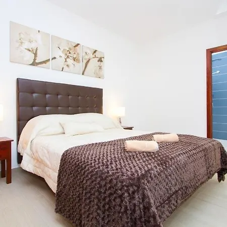 فيلة Puerto Del Carmen Sleeps 8 Pool Wifi بويرتو ذيل كارمين