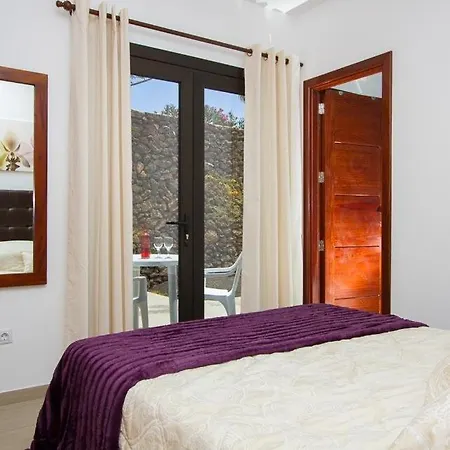 فيلة Puerto Del Carmen Sleeps 8 Pool Wifi بويرتو ذيل كارمين
