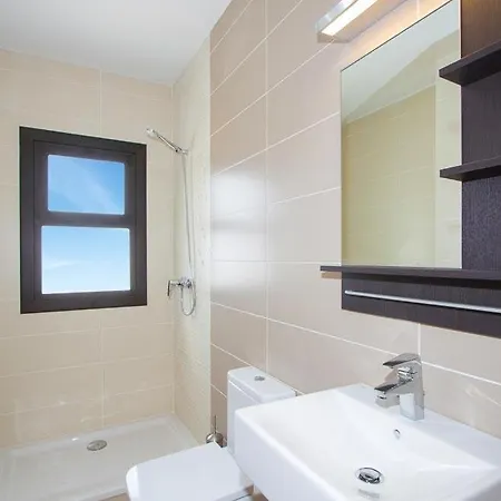 فيلة Puerto Del Carmen Sleeps 8 Pool Wifi *