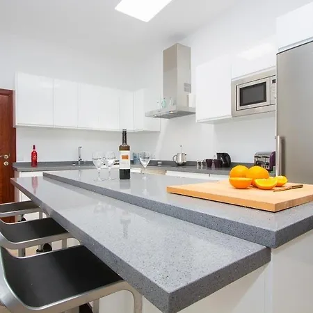 فيلة Puerto Del Carmen Sleeps 8 Pool Wifi بويرتو ذيل كارمين
