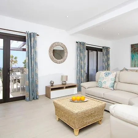 فيلة Puerto Del Carmen Sleeps 8 Pool Wifi بويرتو ذيل كارمين